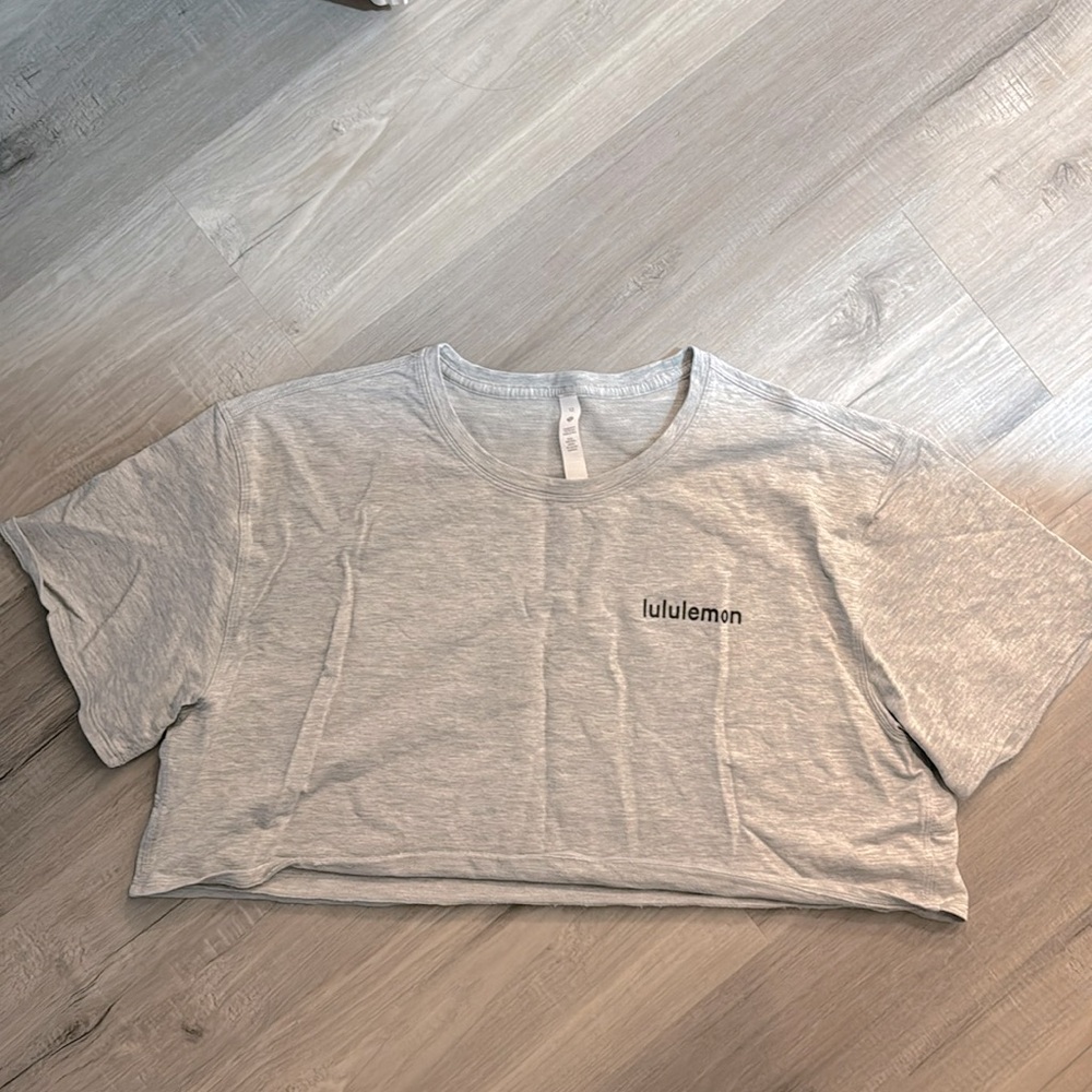 Size 12 oversized cropped grey tee from lululemon. Like new.